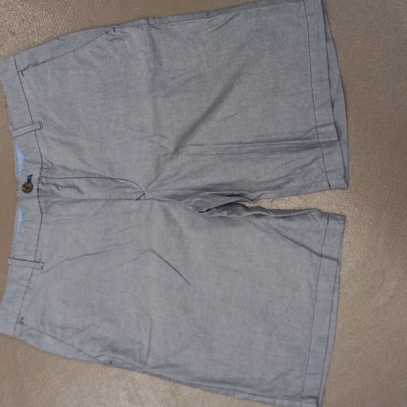 IZOD  SHORTS - Picture 2 of 10